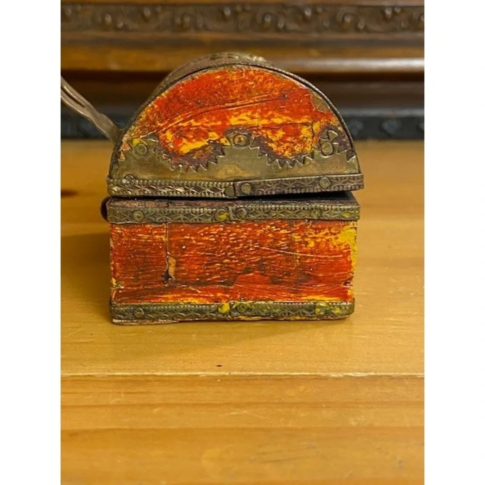 Unbranded vintage miniature